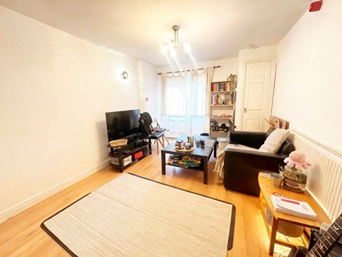 1 Bedroom Terraced House To Rent In Royal Park Terrace, Hyde Park, Leeds, LS6