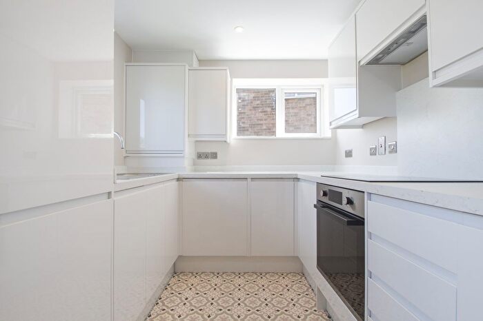 3 Bedroom Semi-Detached House To Rent In Dryden Road, Welling, DA16