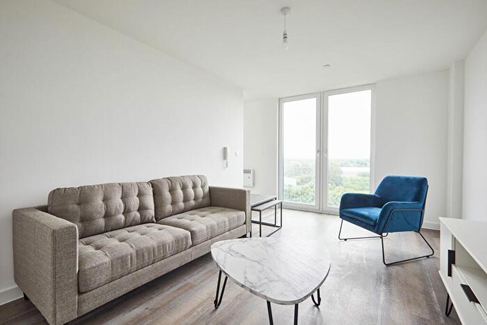 2 Bedroom Flat To Rent In - Talbot Road, Old Trafford, M16