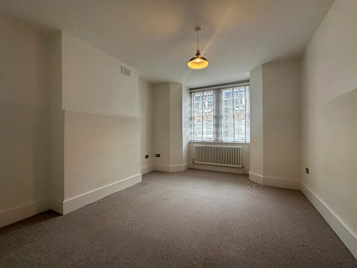 2 Bedroom Flat To Rent In Worth Grove, Walworth Village, London, SE17