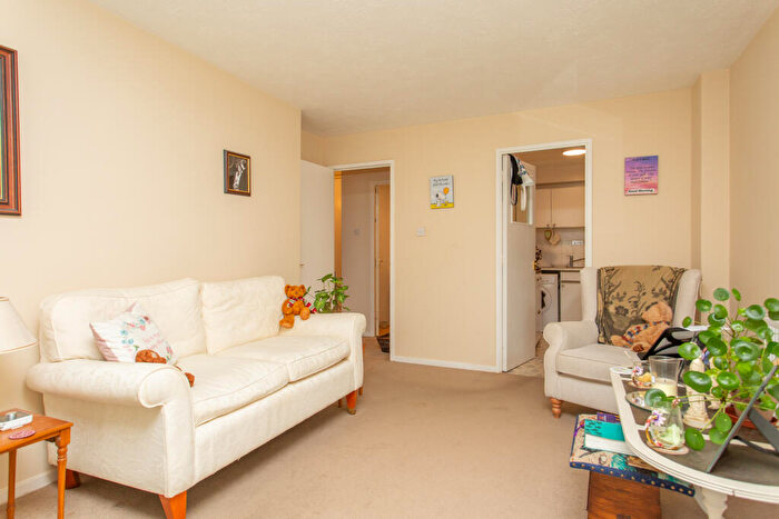1 Bedroom Flat For Sale In Folkestone Road, Dover, CT17