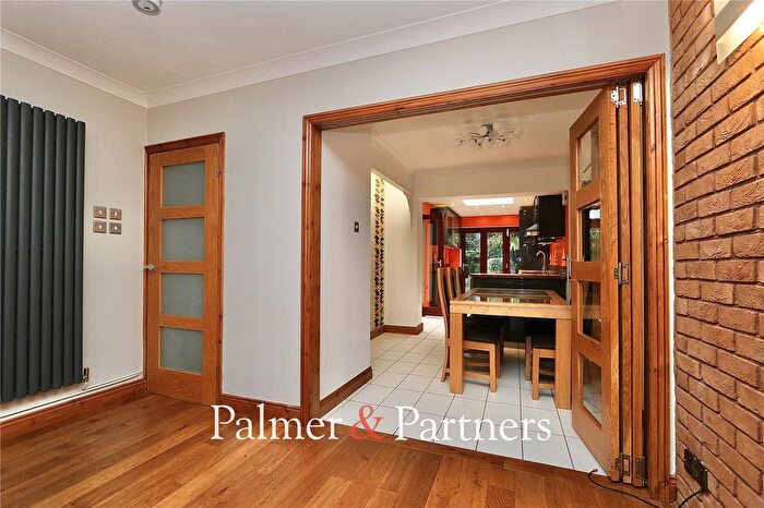 2 Bedroom Bungalow For Sale In Woodlands, Chelmondiston, Ipswich, Suffolk, IP9