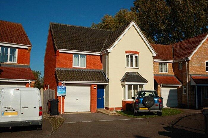 3 Bedroom Detached House To Rent In Linden Walk, Beck Row, Bury St. Edmunds, Suffolk, IP28
