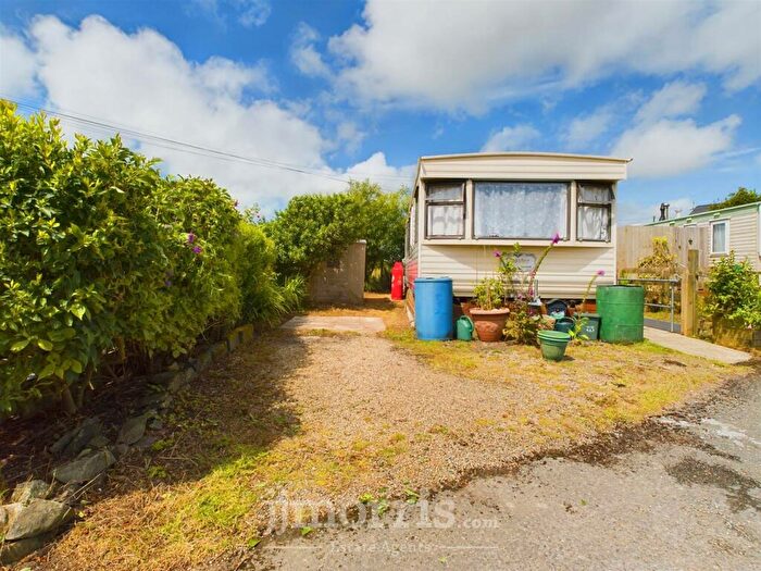 2 Bedroom Park Home For Sale In Trefgarn-Owen, Haverfordwest, SA62