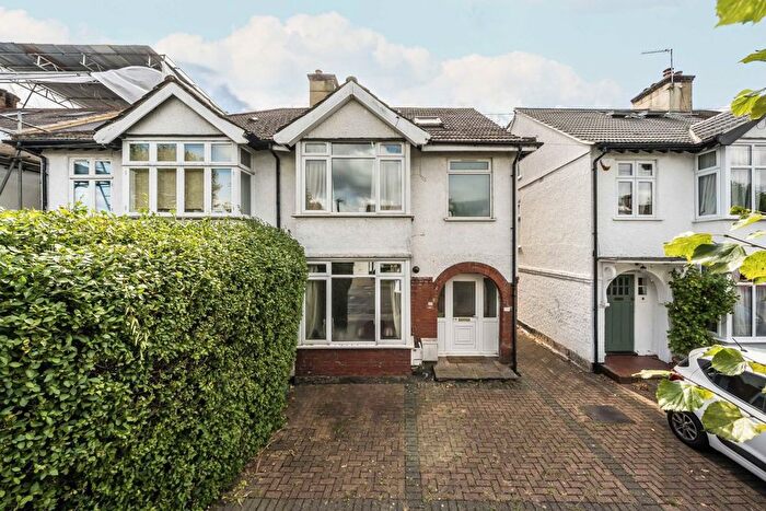 2 Bedroom Flat To Rent In Taunton Avenue, London, SW20