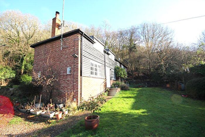3 Bedroom Cottage To Rent In Speen, HP27