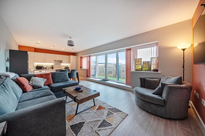 2 Bedroom Apartment For Sale In Isambard Close, Maidenhead, SL6