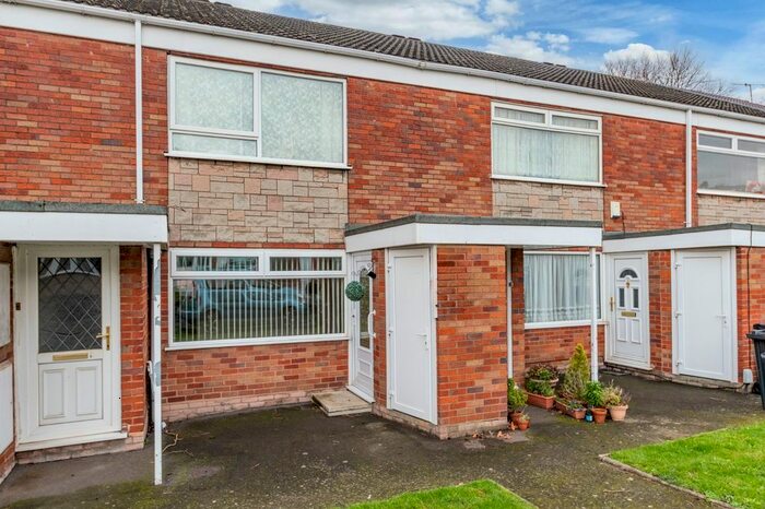 1 Bedroom Maisonette To Rent In Apperley Way, Halesowen, West Midlands, B63