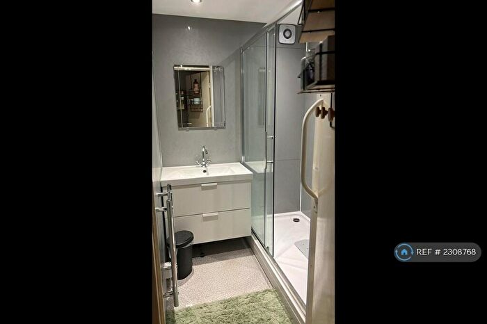 2 Bedroom Flat To Rent In Kendal Tower, Birmingham, B17
