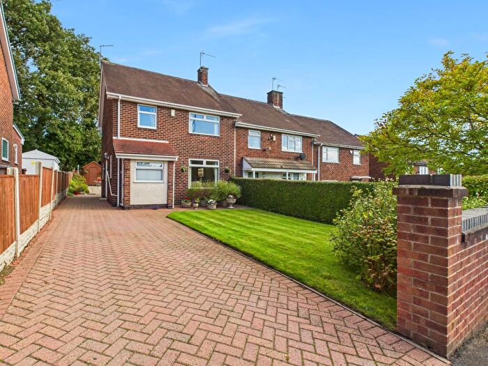 3 Bedroom End Of Terrace House For Sale In Bestwood Park Drive, Bestwood Park, Nottingham, NG5