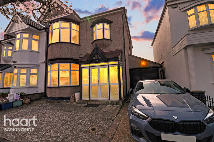 4 Bedroom End Of Terrace House For Sale In Campbell Avenue, Barkingside, IG6