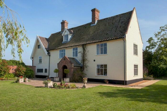 6 Bedroom Detached House For Sale In Manor Farm House, NR34