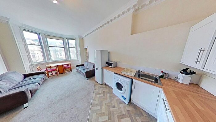 3 Bedroom Flat To Rent In Haddington Place, Edinburgh, EH7