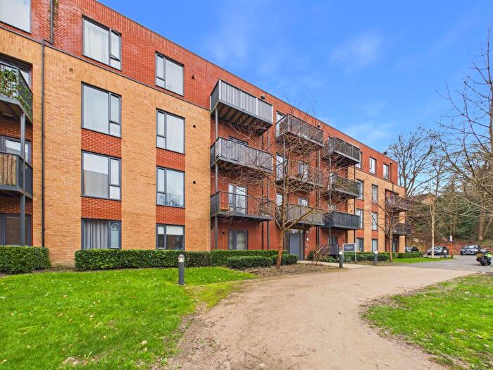1 Bedroom Flat For Sale In Iron Railway Close, Coulsdon, CR5