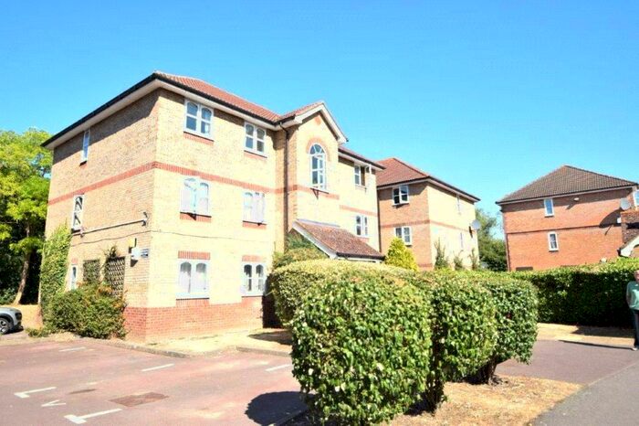 2 Bedroom Apartment To Rent In Worcester Gardens, Slough, Berkshire, SL1