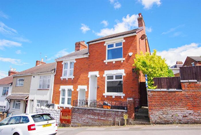 2 Bedroom End Of Terrace House For Sale In Newhall Street, Town Centre, Swindon, SN1