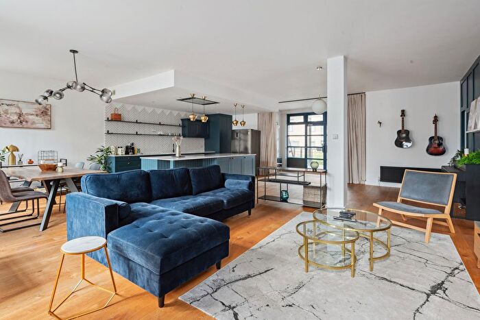 3 Bedroom Flat For Sale In Chilton Street, London, E2