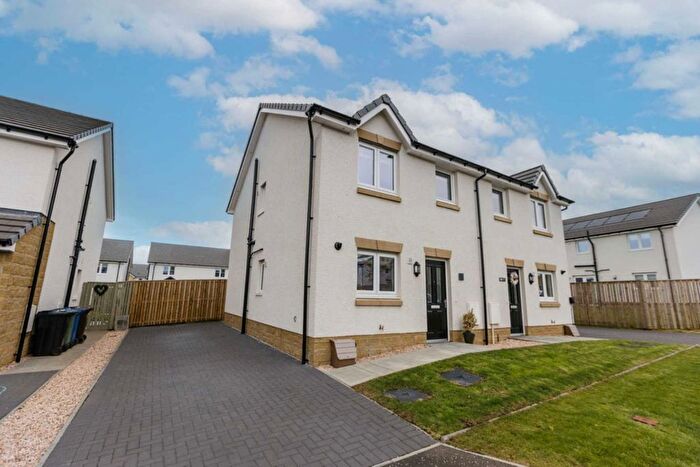 3 Bedroom Semi-Detached House For Sale In Dundonnell Road, Bishopton, PA7