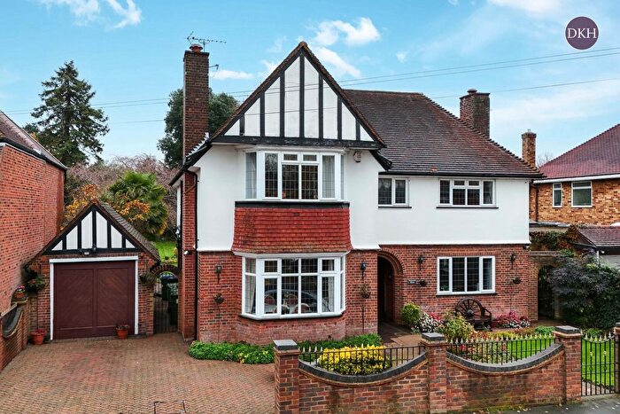 4 Bedroom Detached House For Sale In The Avenue, Watford, Hertfordshire, WD17