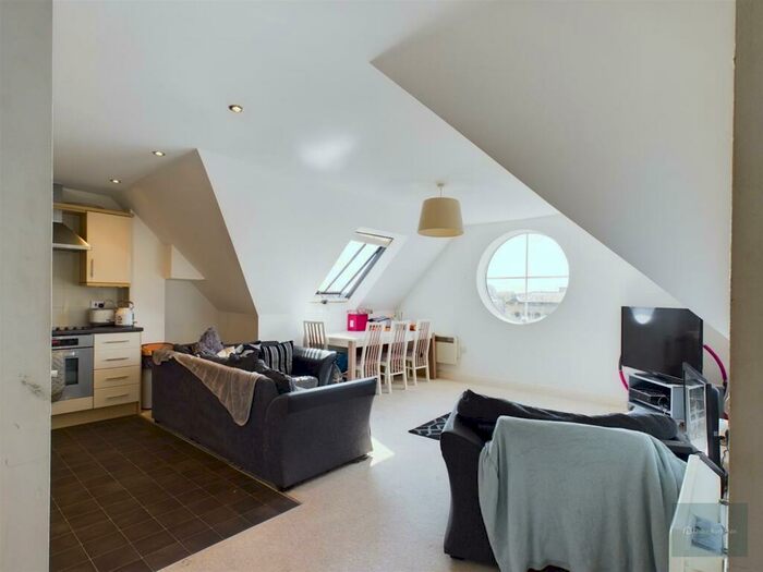 2 Bedroom Apartment For Sale In Ushers Court, Trowbridge, BA14