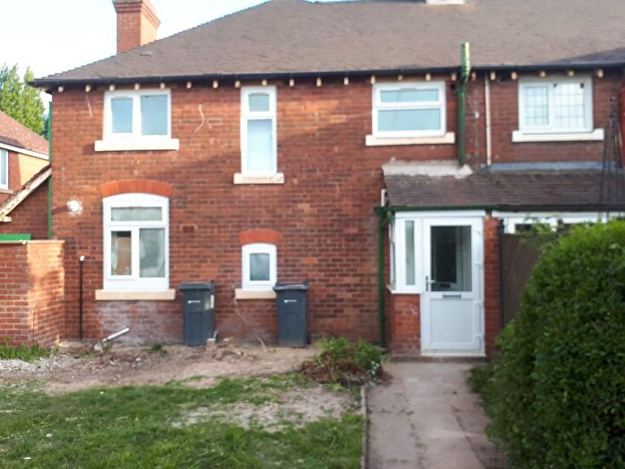 3 Bedroom Semi-Detached House To Rent In Queslett Road, Birmingham, B43