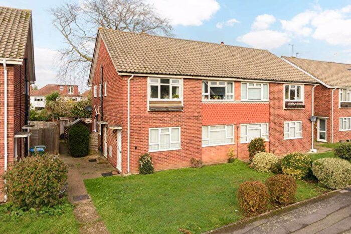 2 Bedroom Maisonette For Sale In Brunswick Close, Walton-On-Thames, KT12