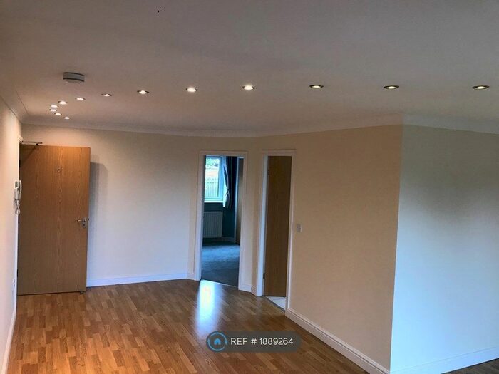1 Bedroom Flat To Rent In Chantry Court, Morley, Leeds, LS27