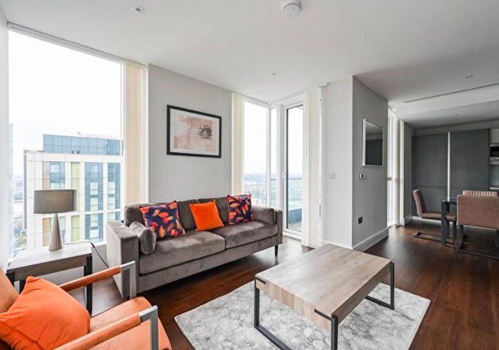 3 Bedroom Apartment To Rent In Maine Tower, Canary Wharf, E14