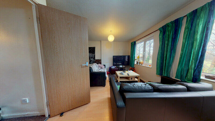 4 Bedroom Semi-Detached House To Rent In Well Close Rise, Woodhouse, Leeds, LS7