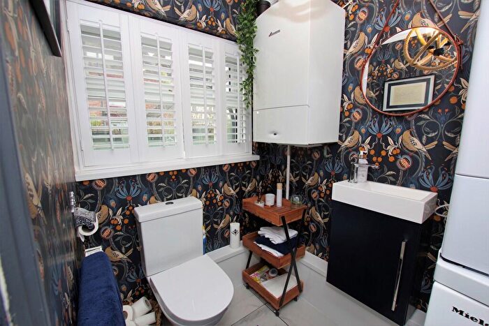 2 Bedroom Semi-Detached House For Sale In South Street, Woodville, DE11