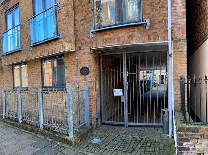 3 Bedroom Flat To Rent In Wedmore Street, Archway, Islington, North London, N19