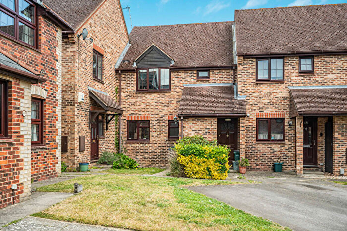 1 Bedroom Apartment For Sale In Atwell Close, Wallingford, OX10