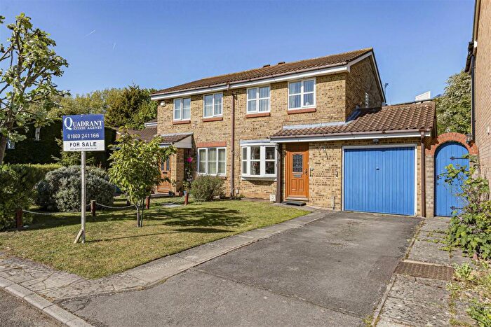 3 Bedroom Semi-Detached House For Sale In Roman Way, Bicester, OX26