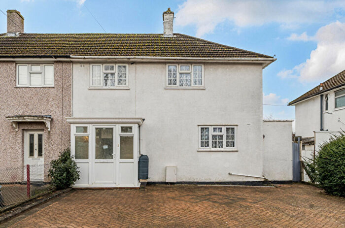 3 Bedroom Semi Detached House For Sale In Holberton Road, Reading, Berkshire, RG2