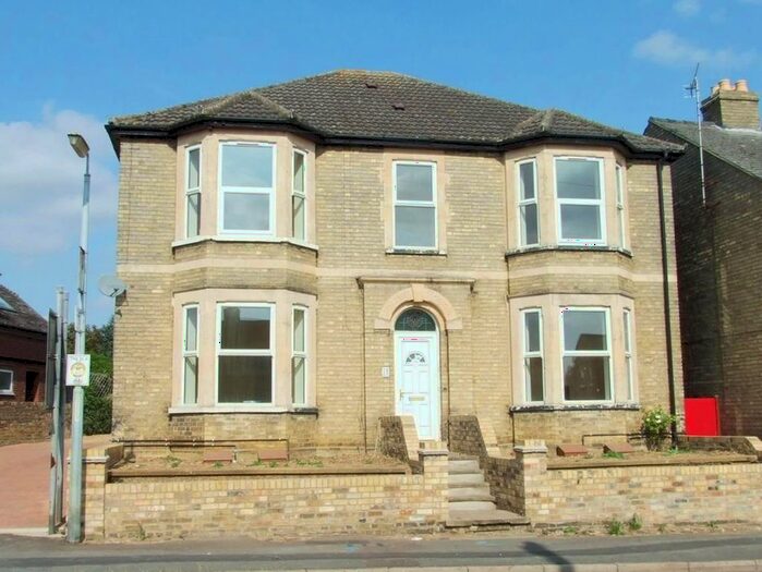 1 Bedroom Flat To Rent In High Street, Somersham, PE28