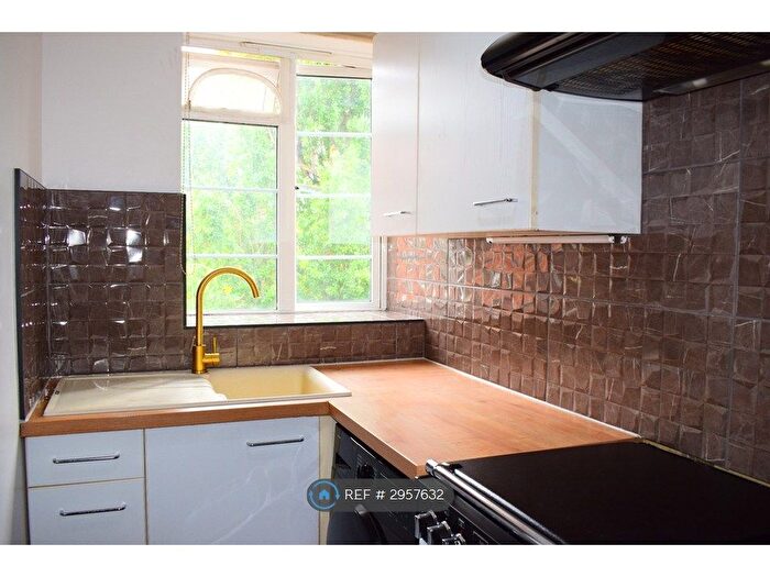 Studio To Rent In Langham Court, Raynes Park, SW20