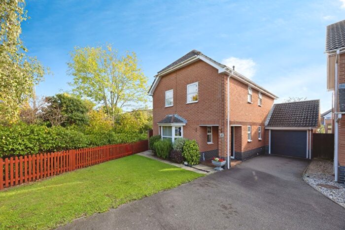 4 Bedroom Detached House For Sale In Hawthorn Road, Kingsnorth, Ashford, TN23