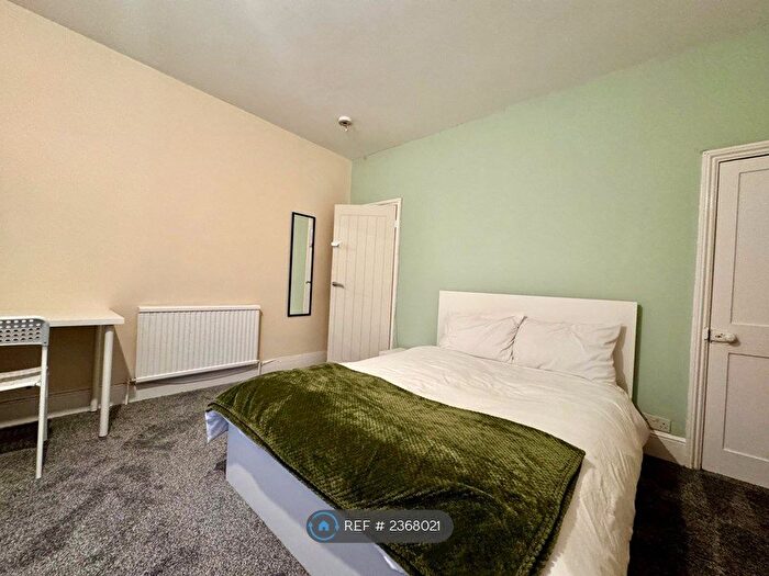 4 Bedroom Terraced House To Rent In Radstock Road, Reading, RG1