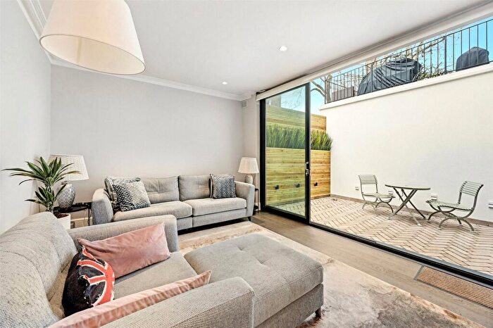 2 Bedroom Apartment To Rent In Redcliffe Square, London, SW10