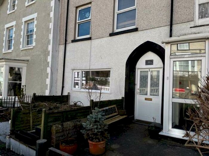 2 Bedroom Apartment To Rent In Church Walks, Llandudno, LL30