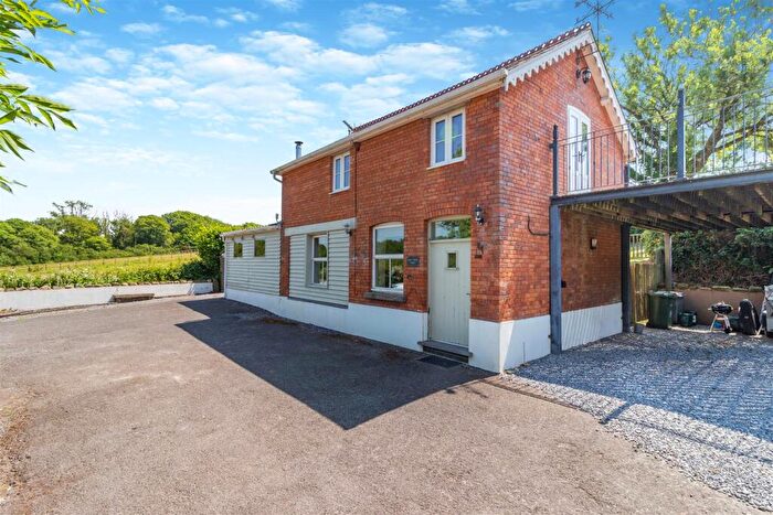 3 Bedroom Detached House For Sale In Broadlay, Ferryside, SA17