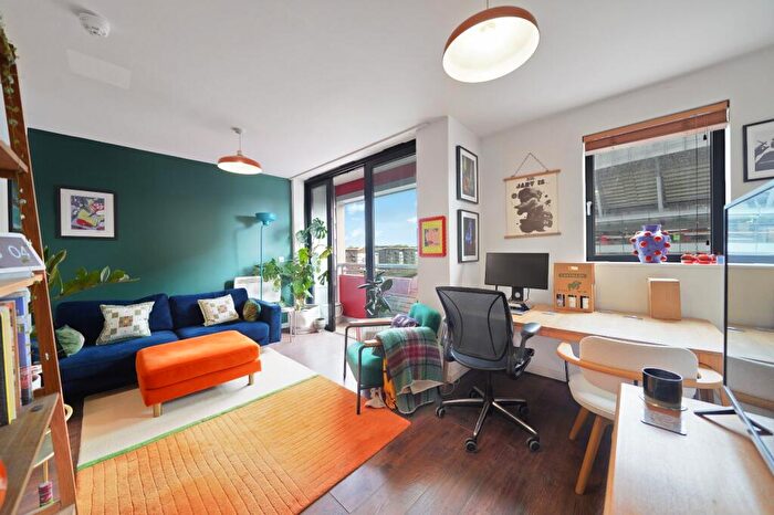 1 Bedroom Flat For Sale In Ashburton Triangle, Drayton Park, N5