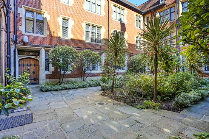 2 Bedroom Flat To Rent In Church Close, Kensington Church Street, London, W8