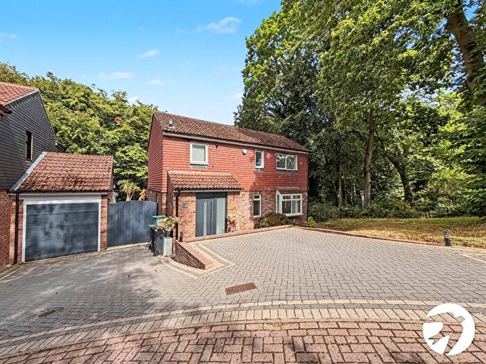 4 Bedroom Detached House For Sale In Hurst Hill, Walderslade, Kent, ME5