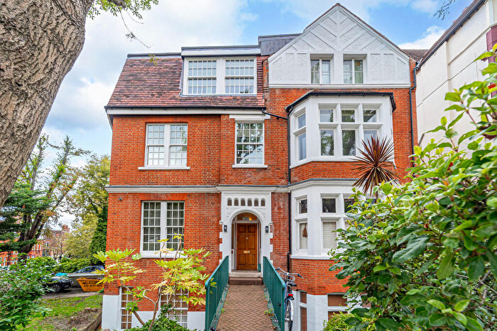 2 Bedroom Apartment To Rent In Frognal, Hampstead, London, NW3