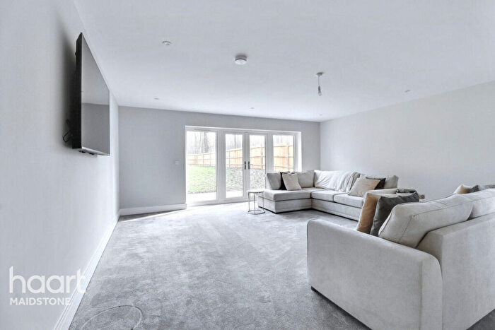 5 Bedroom Detached House For Sale In Upper Barnhill, Maidstone, ME15