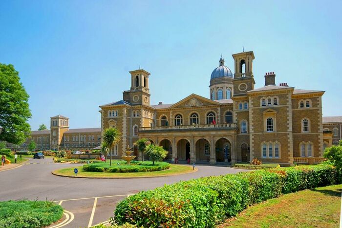 2 Bedroom Flat To Rent In Royal Drive, Friern Barnet, London, N11