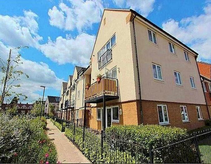 2 Bedroom Flat To Rent In Albacore Way, Hayes, UB3