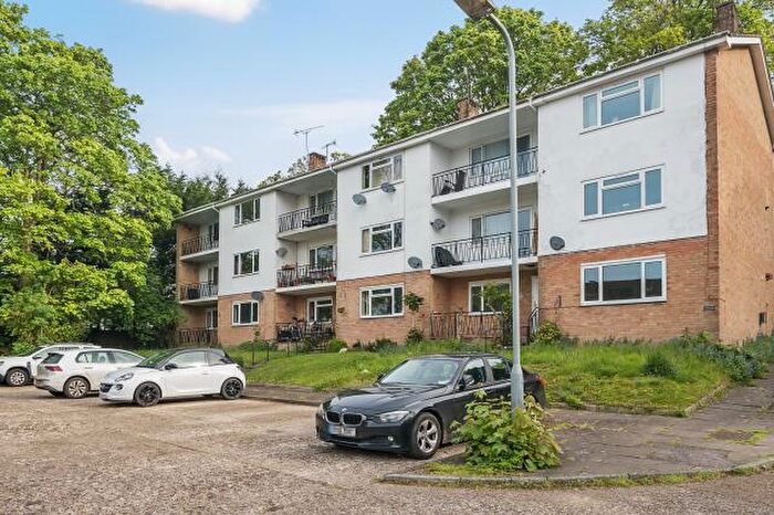 2 Bedroom Apartment For Sale In Cedar Court, High Wycombe, HP13