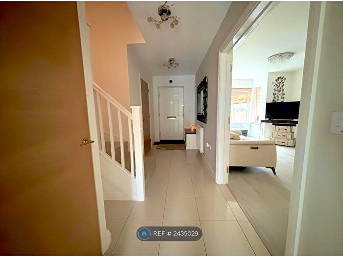 5 Bedroom Semi Detached House To Rent In Freshers Grove, Earley, Reading, RG6